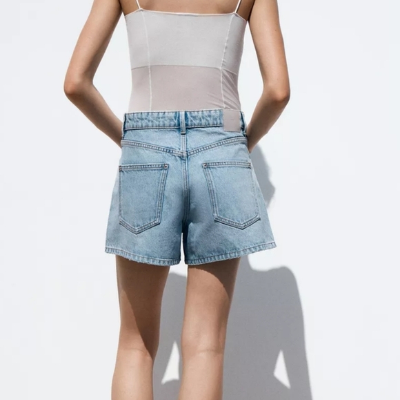 Zara High Rise Light Wash Denim Women's Shorts Size 0 NWT - Picture 2 of 9